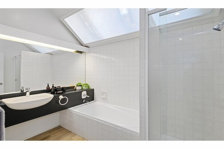 Photo of property in 21a Wairakei Road, Bryndwr, Christchurch, 8052