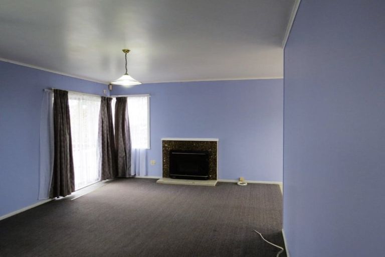 Photo of property in 17 Vina Place, Massey, Auckland, 0614