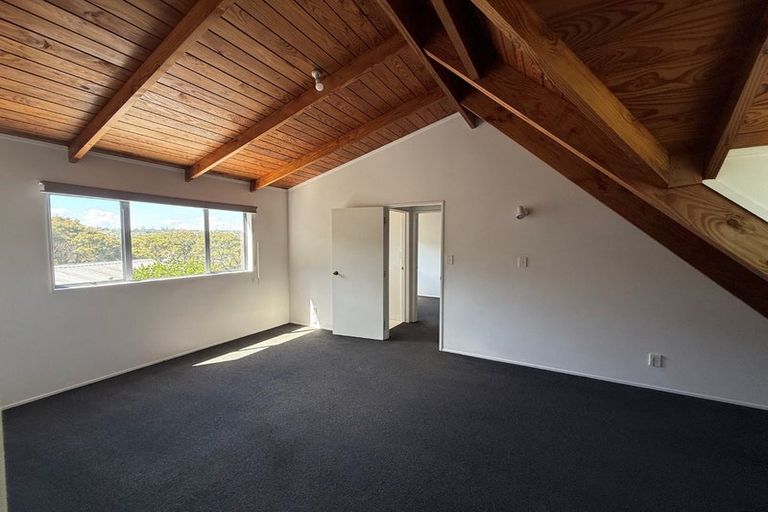 Photo of property in 1/22 Valecrest Place, Bayview, Auckland, 0629