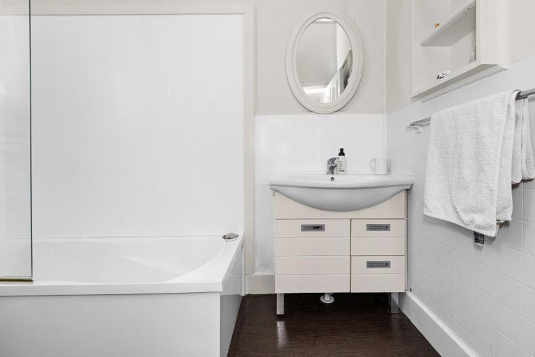 Photo of property in 95 Wellesley Road, Napier South, Napier, 4110