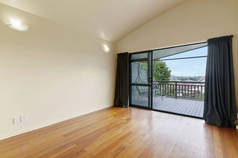 Photo of property in 117 Bradbury Road, Botany Downs, Auckland, 2010