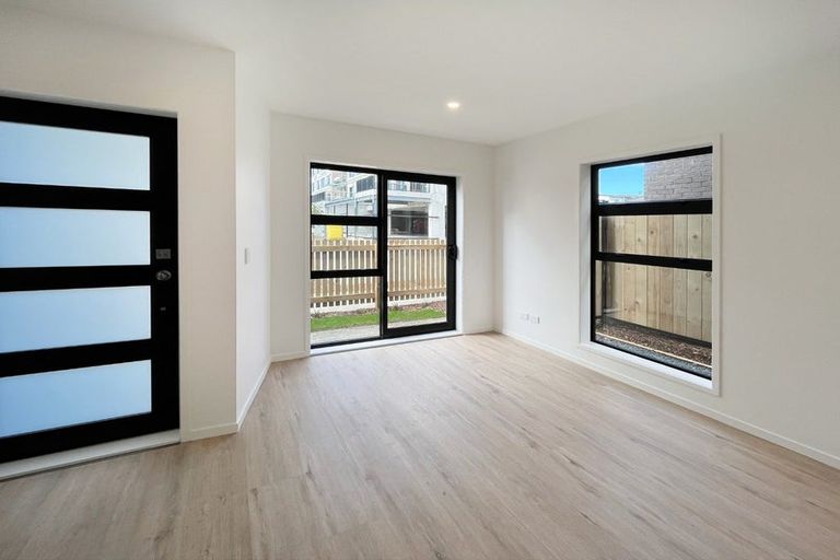 Photo of property in 70 Rauemi Way, Te Atatu South, Auckland, 0610