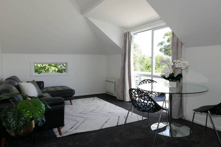 Photo of property in 2/116 Hackthorne Road, Cashmere, Christchurch, 8022