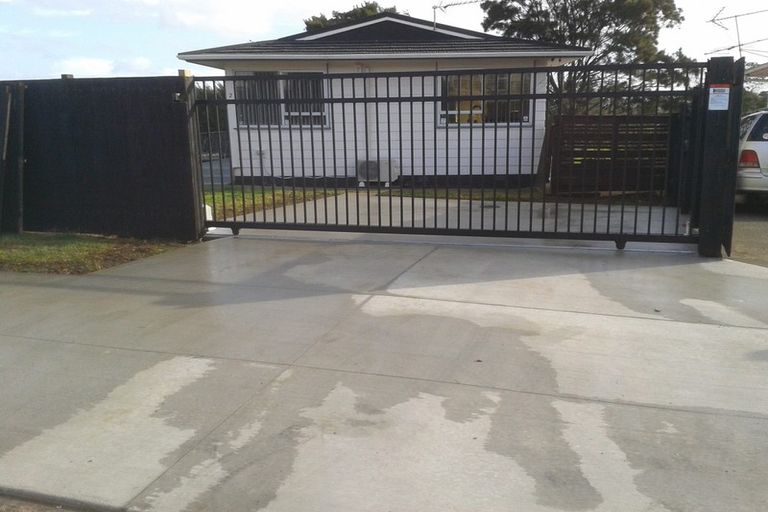 Photo of property in 2 Ranger Place, Wattle Downs, Auckland, 2103