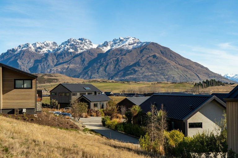 Photo of property in 48 Cunninghams Drive, Jacks Point, Queenstown, 9371