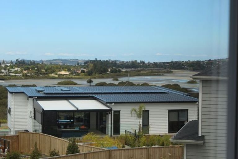 Photo of property in 79 Maka Terrace, Orewa, 0931