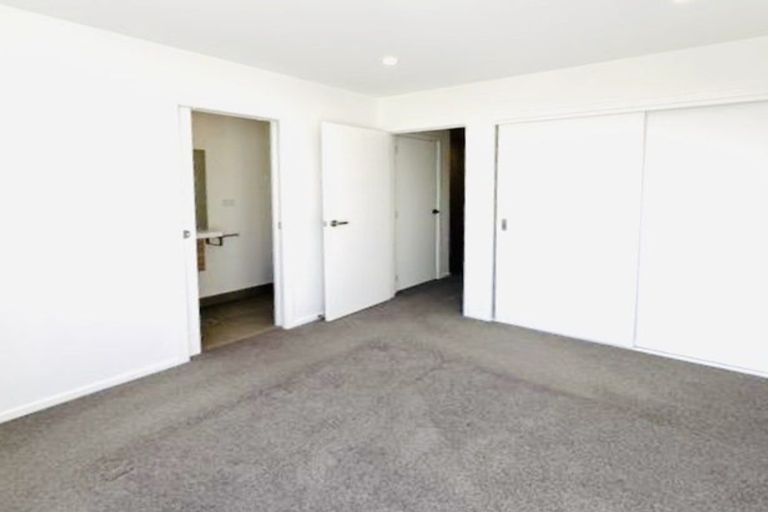 Photo of property in 14/12 Tawa Road, Te Atatu Peninsula, Auckland, 0610