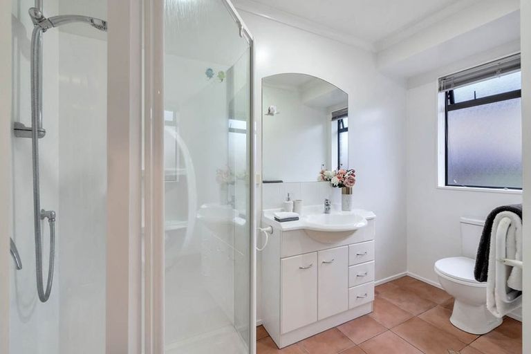 Photo of property in 16 Brittany Drive, Henderson, Auckland, 0612