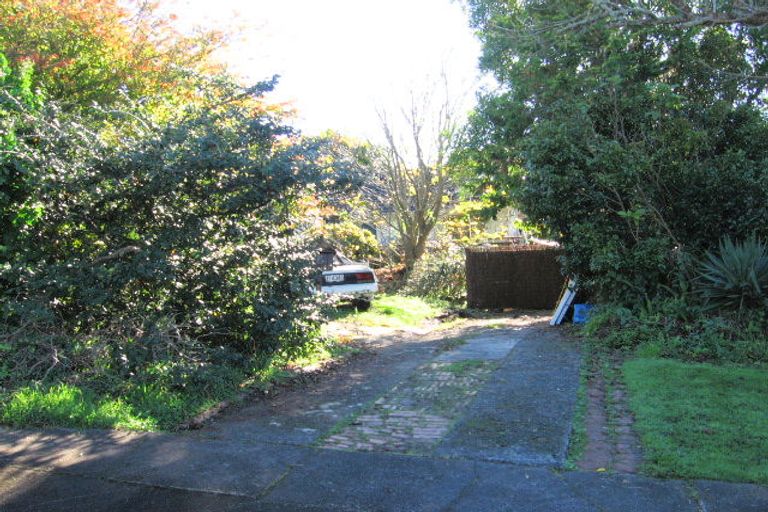 Photo of property in 8 Wakeling Avenue, Te Atatu South, Auckland, 0610