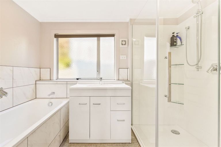 Photo of property in 7 Chamberlain Road, Massey, Auckland, 0614