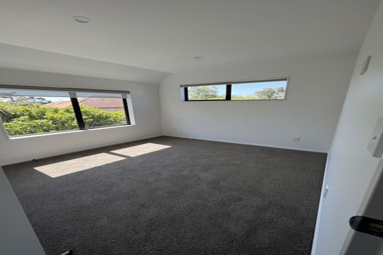 Photo of property in 9a Kaweka Street, New Lynn, Auckland, 0600