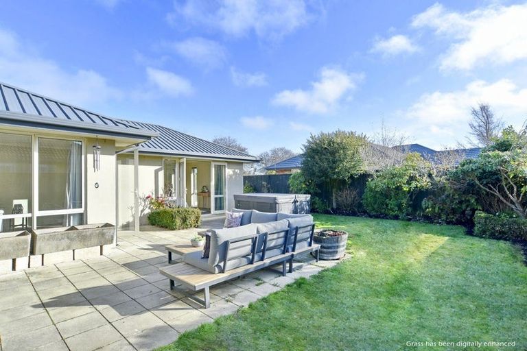 Photo of property in 8 Ross Place, Northwood, Christchurch, 8051