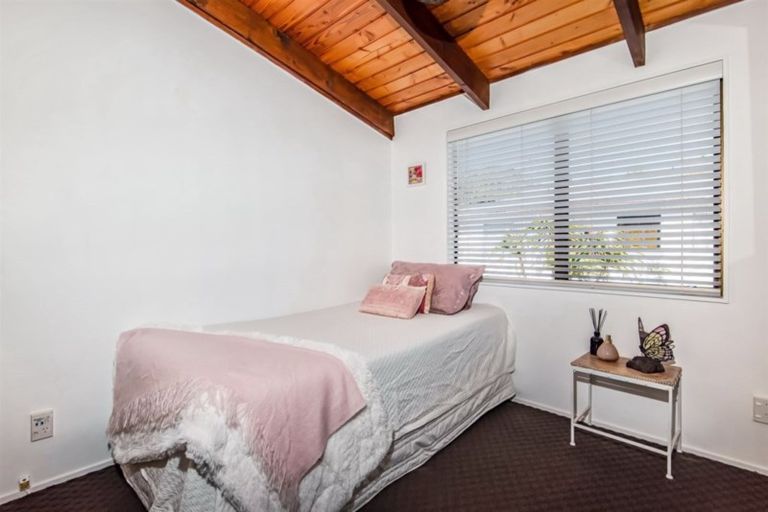 Photo of property in 1/1 Mayfair Crescent, Mairangi Bay, Auckland, 0630