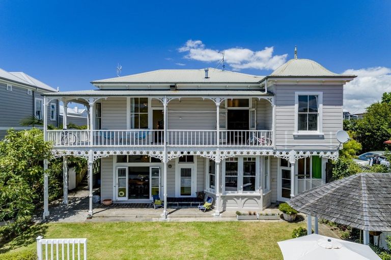 Photo of property in 21 May Avenue, Hospital Hill, Napier, 4110