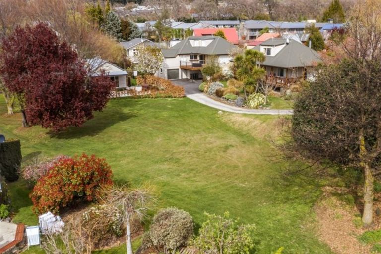 Photo of property in 18 Heuchan Lane, Wanaka, 9305