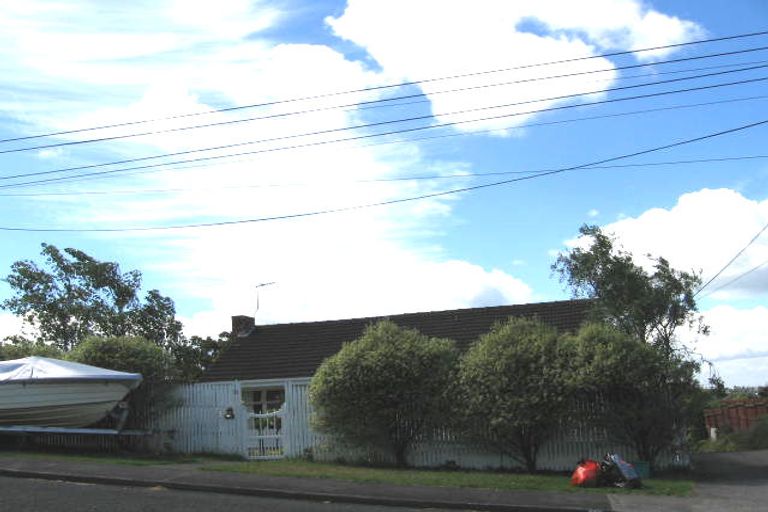 Photo of property in 1/36 Gordon Avenue, Milford, Auckland, 0620