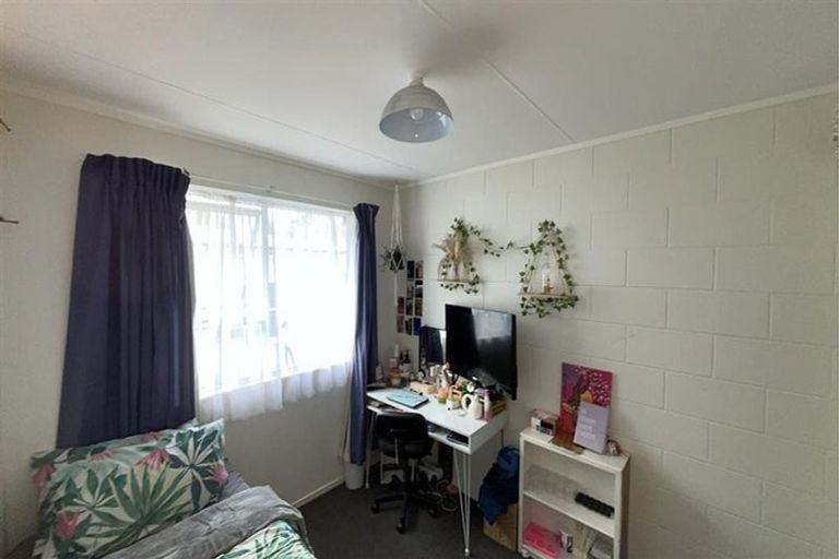 Photo of property in 31 Cumberland Street, Merrilands, New Plymouth, 4312