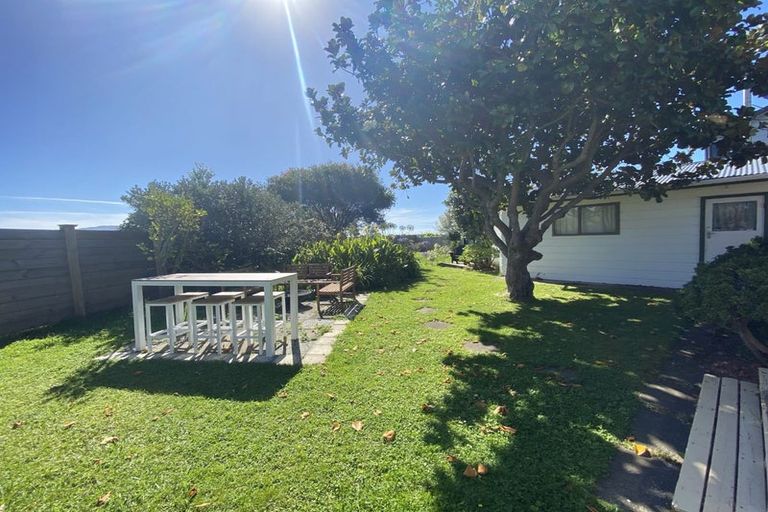 Photo of property in 1 Makora Road, Otaihanga, Paraparaumu, 5036
