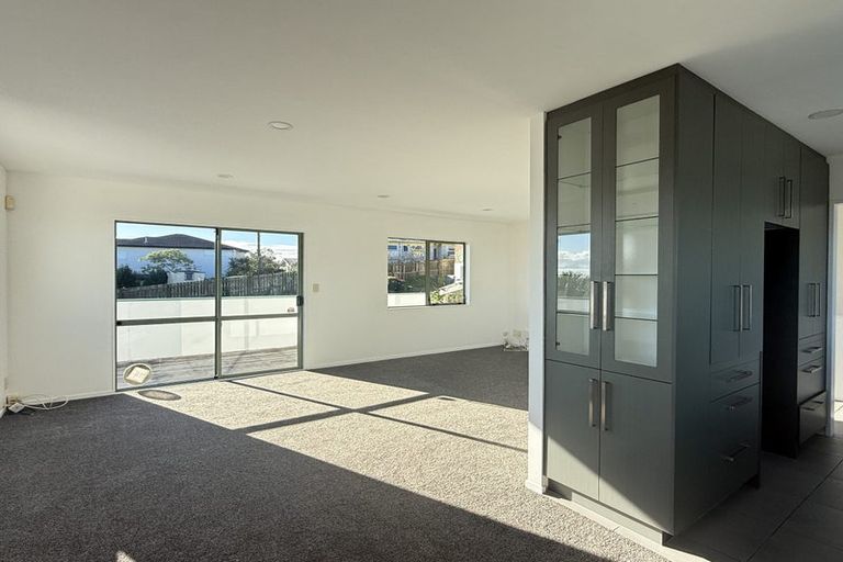 Photo of property in 2/4 Stanley Road, Glenfield, Auckland, 0629