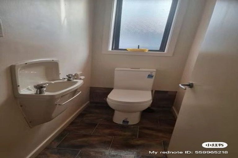 Photo of property in 4 Oakfield Street, Burnside, Christchurch, 8053