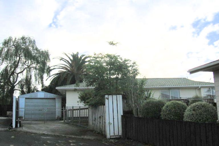 Photo of property in 11 Glen Close, Glen Eden, Auckland, 0602