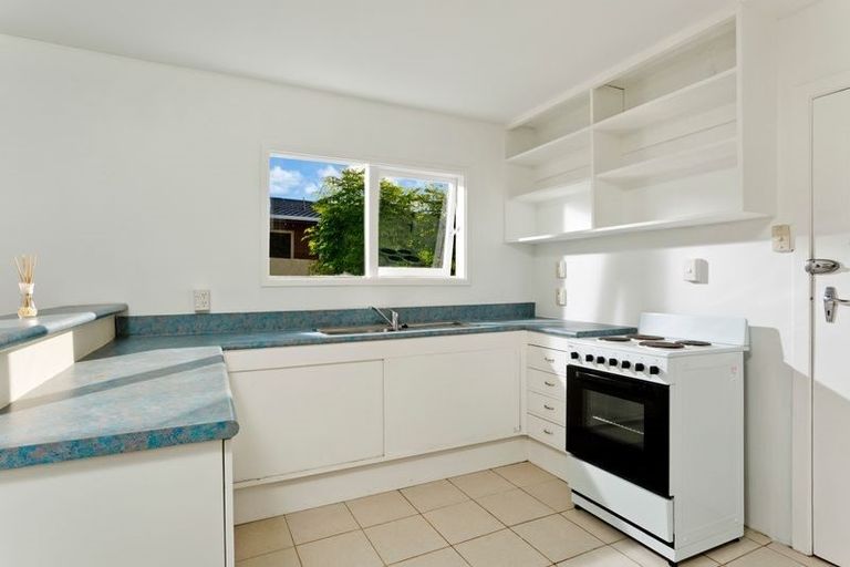Photo of property in 2/20 Pemberton Avenue, Bayview, Auckland, 0629