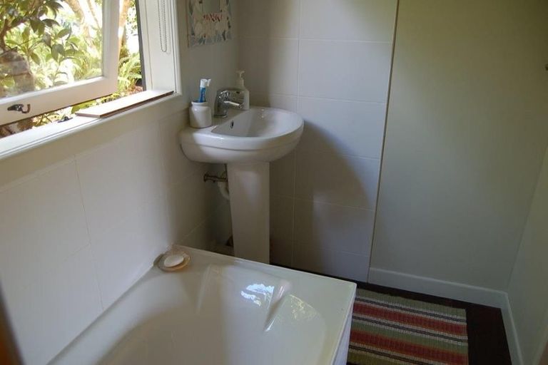 Photo of property in 106 Station Road, Kumeu, 0891