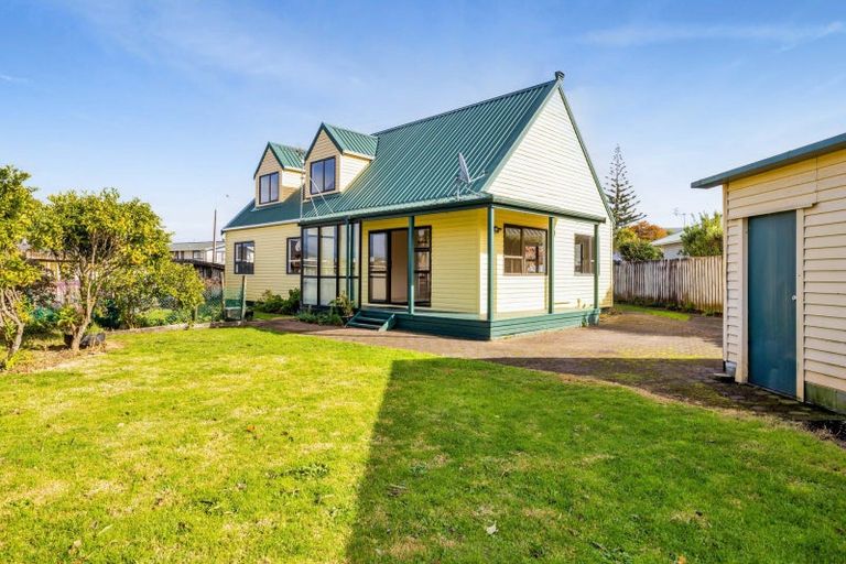 Photo of property in 27 Tiverton Crescent, Whalers Gate, New Plymouth, 4310