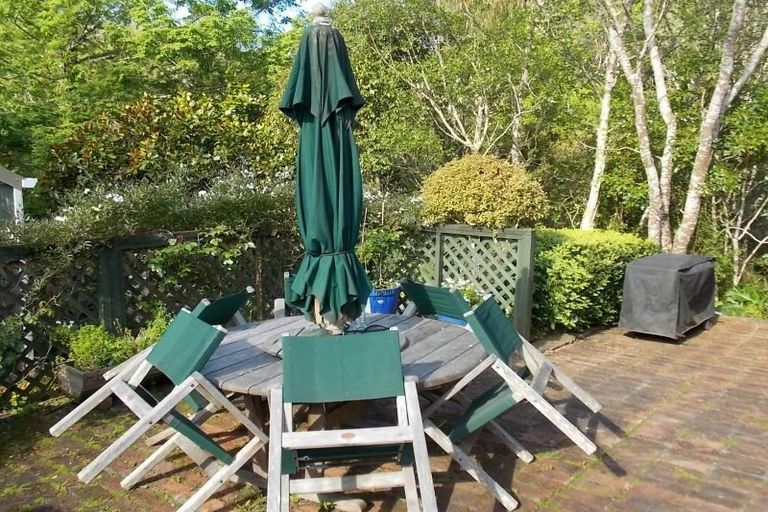 Photo of property in 2 Freemans Way, Pinehaven, Upper Hutt, 5019