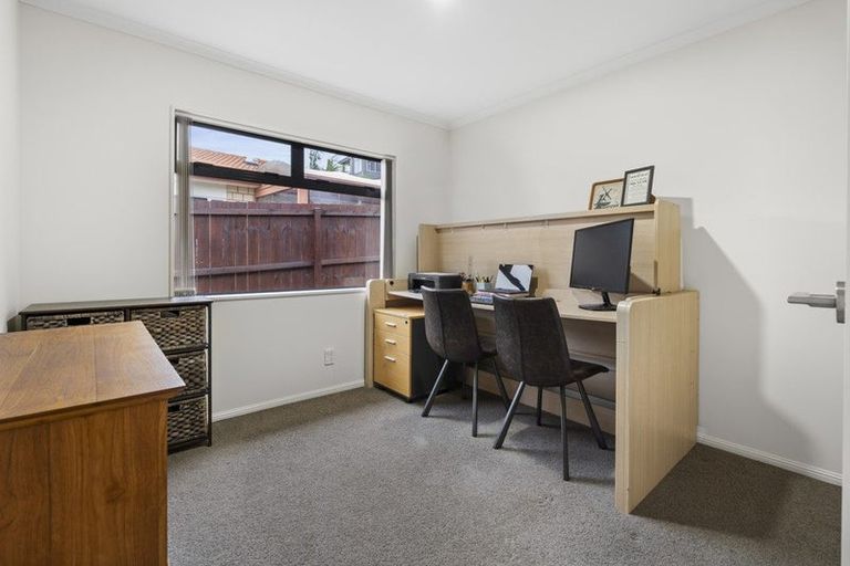 Photo of property in 44 Chesterfield Way, Orewa, 0931