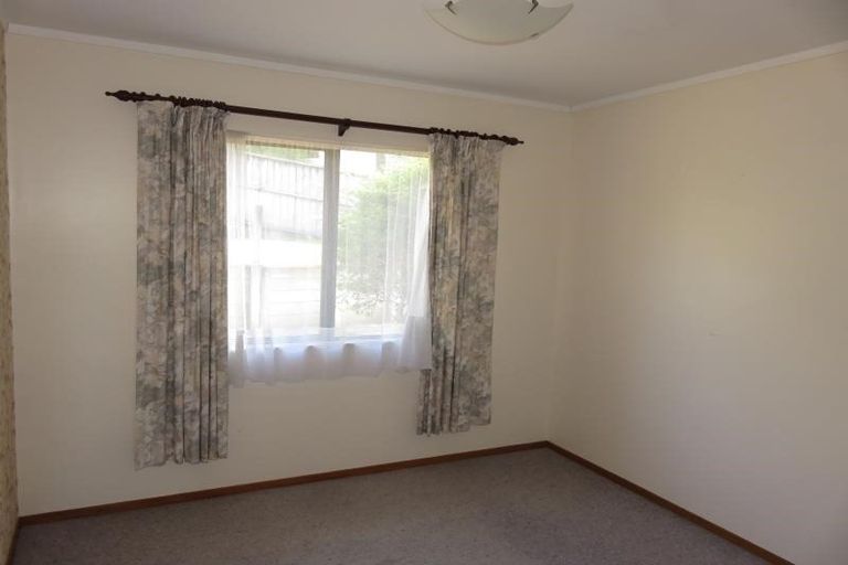 Photo of property in 3 Tamworth Crescent, Newlands, Wellington, 6037
