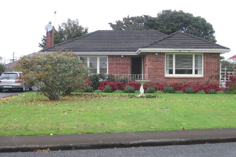 Photo of property in 17 Sunnyside Crescent, Papatoetoe, Auckland, 2025