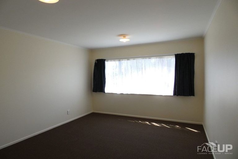 Photo of property in 49 Flanshaw Road, Te Atatu South, Auckland, 0610