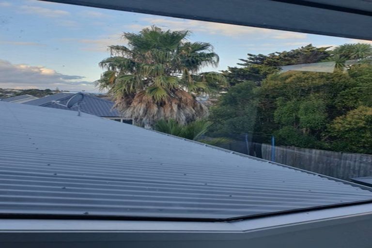 Photo of property in 2/479 Beach Road, Murrays Bay, Auckland, 0630