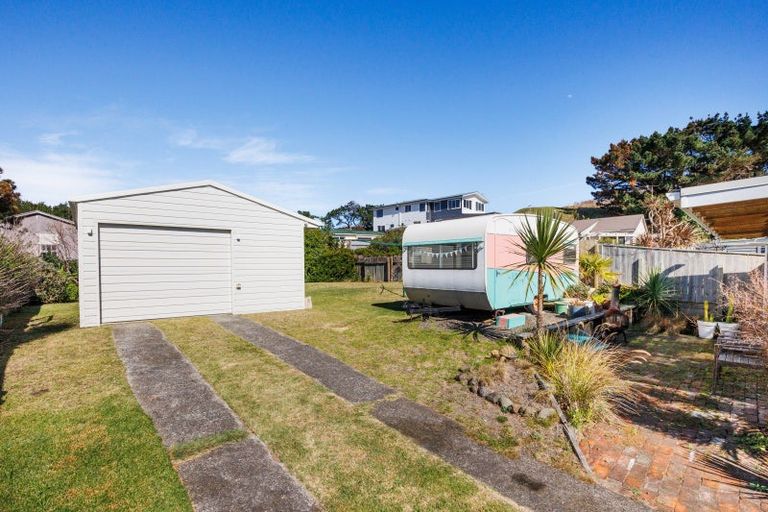 Photo of property in 16 Chrystal Street, Foxton Beach, Foxton, 4815