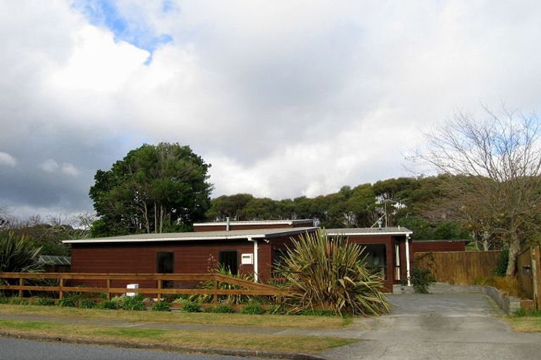Photo of property in 4 Puriri Road, Waikanae, 5036