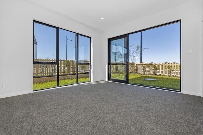 Photo of property in 77 Maungakaraka Road, Karaka, 2580