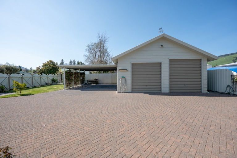 Photo of property in 2 Gibbs Place, Kinloch, Taupo, 3377