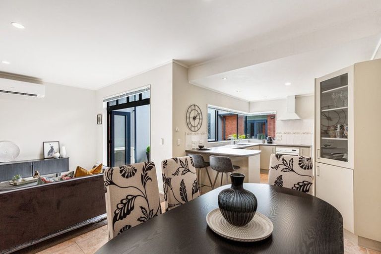 Photo of property in 4a Tuscany Way, Te Atatu Peninsula, Auckland, 0610