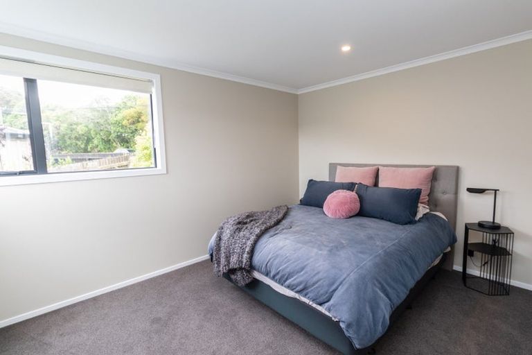 Photo of property in 41 Glanmire Road, Newlands, Wellington, 6037