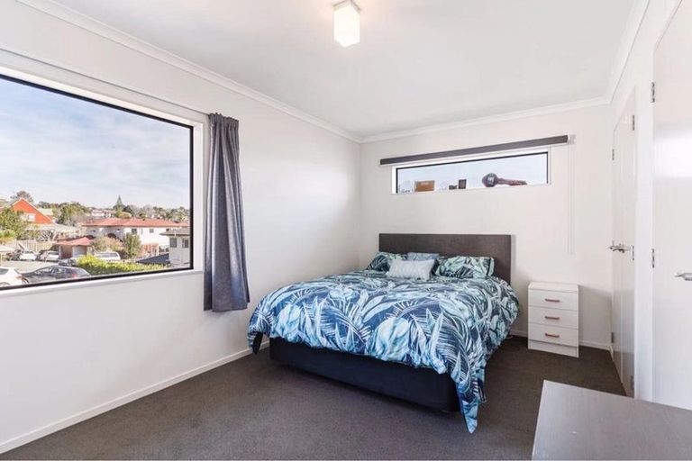 Photo of property in 68 Claverdon Drive, Massey, Auckland, 0614