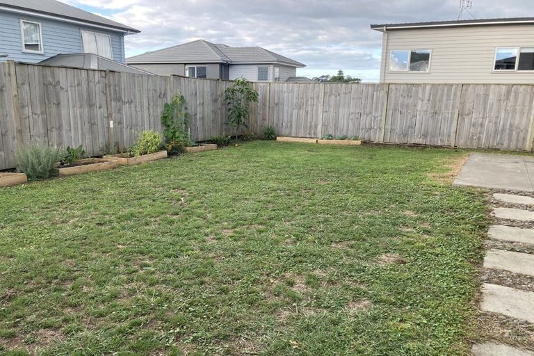 Photo of property in 37 Mettam Drive, Swanson, Auckland, 0614