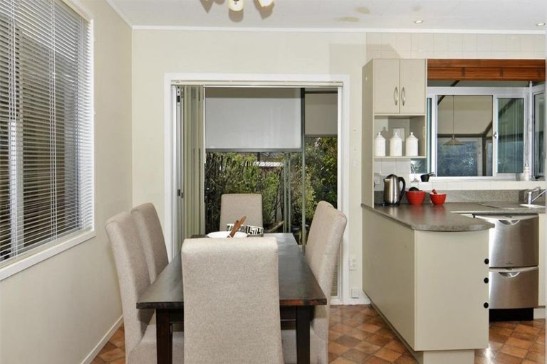 Photo of property in 17 Peterhouse Place, West Harbour, Auckland, 0618