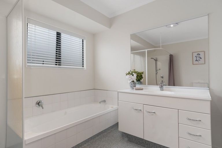 Photo of property in 2 Ranfurly Terrace, Pyes Pa, Tauranga, 3112