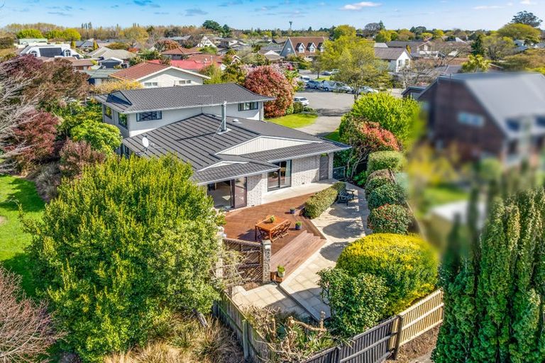 Photo of property in 42 Camberwell Place, Avonhead, Christchurch, 8042