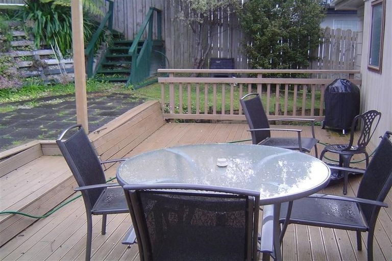 Photo of property in 28 King Richard Place, Browns Bay, Auckland, 0630