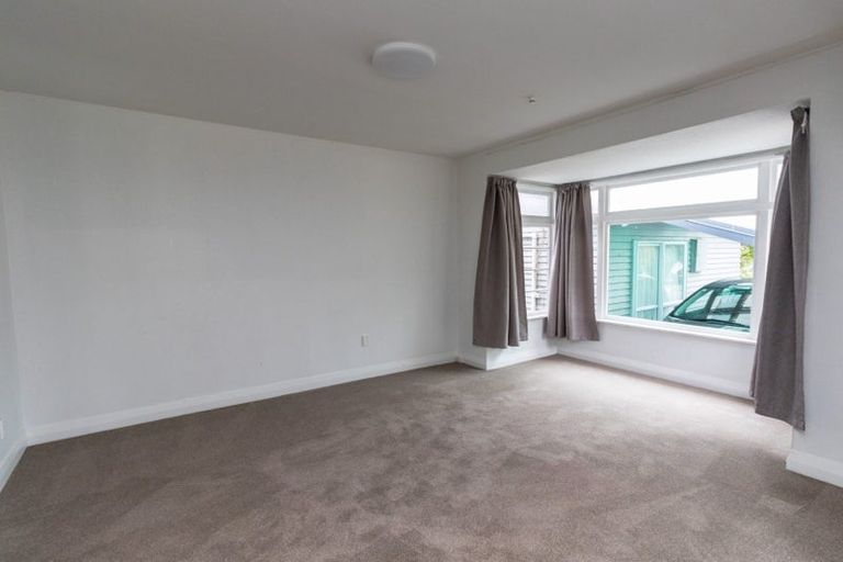 Photo of property in 88 Queenwood Road, Levin, 5510