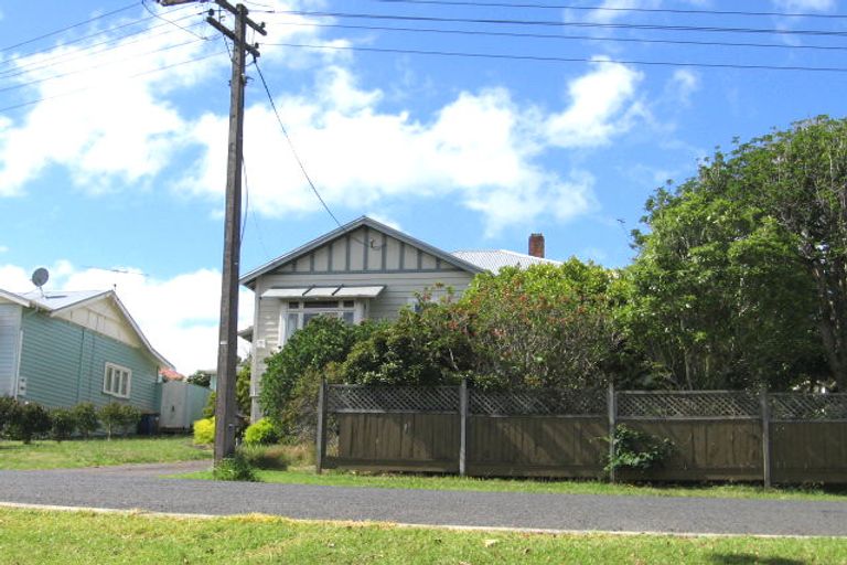 Photo of property in 13 Mariposa Crescent, Birkenhead, Auckland, 0626