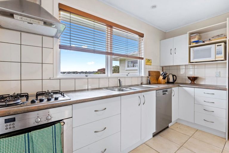Photo of property in 1/108 Forrest Hill Road, Forrest Hill, Auckland, 0620