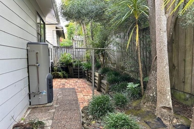Photo of property in 1/10 Newstead Avenue, Browns Bay, Auckland, 0632